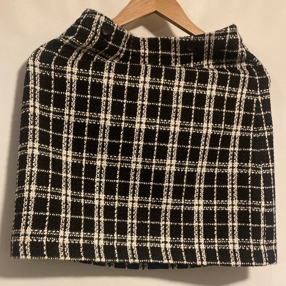 Banana Republic Dresses & Skirts - Banana Republic plaid polyester skirt size 2